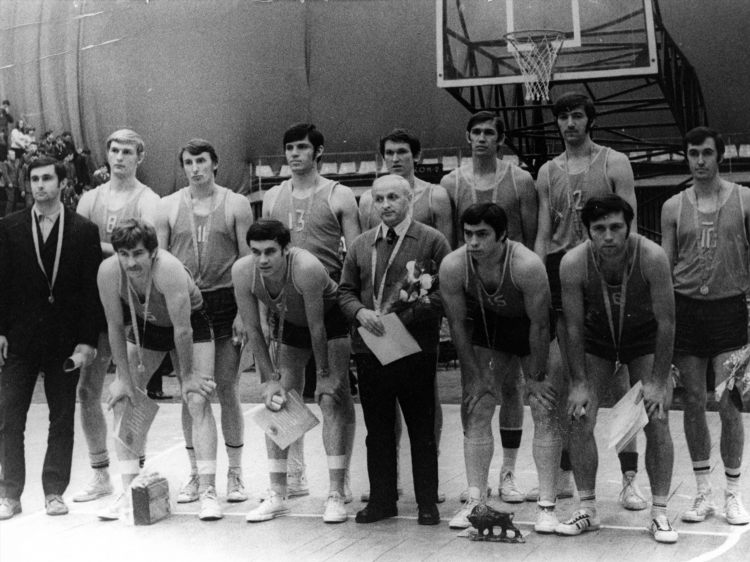 Чемпионы по баскетболу