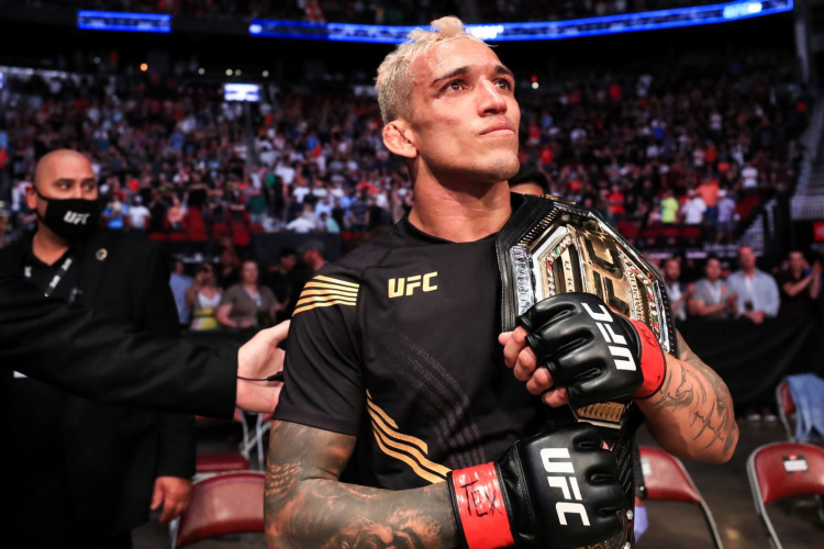 Действующий чемпион ufc
